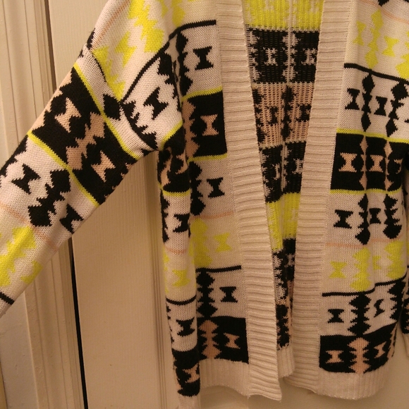Ekklesia Triangle Tribal Cardigan Sweater - Picture 3 of 7